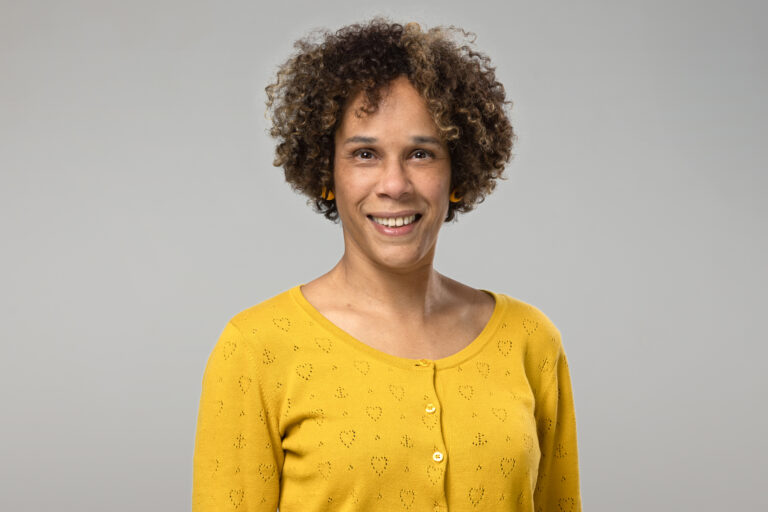 Iyabo Kaczmarek, lächelnd.