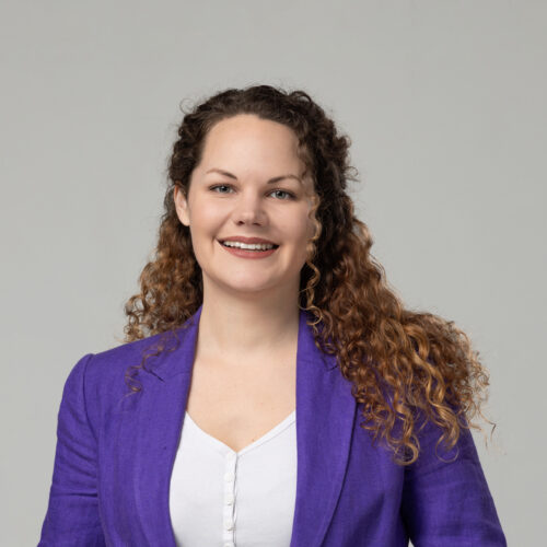 Joana Zahl, lächelnd.