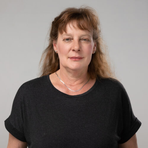 Monika Neveling, lächelnd.