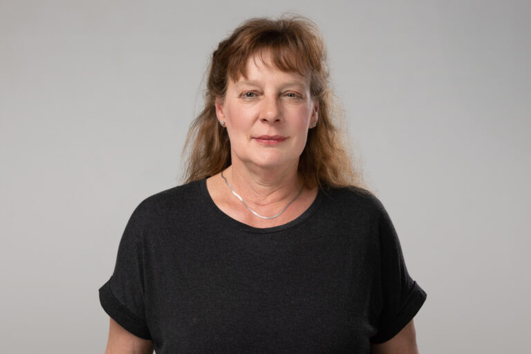 Monika Neveling, lächelnd.