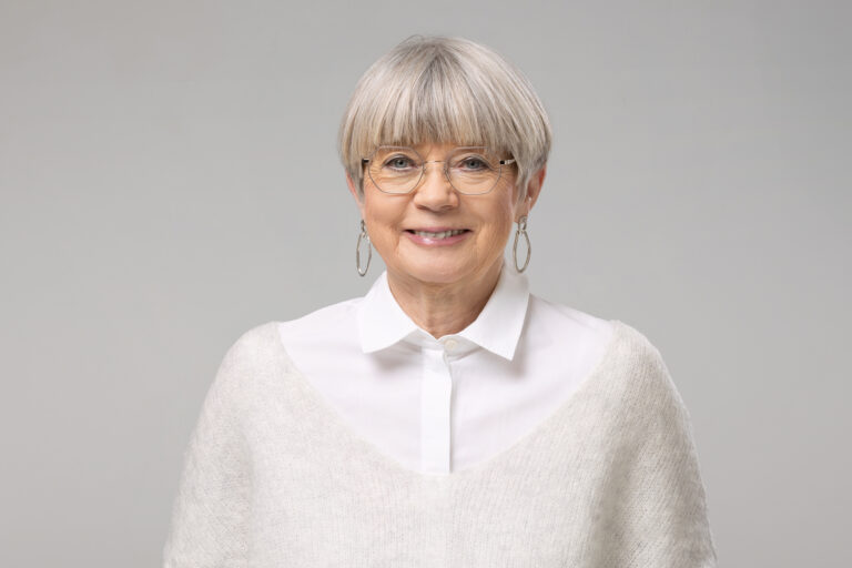 Ute Dommel, lächelnd.