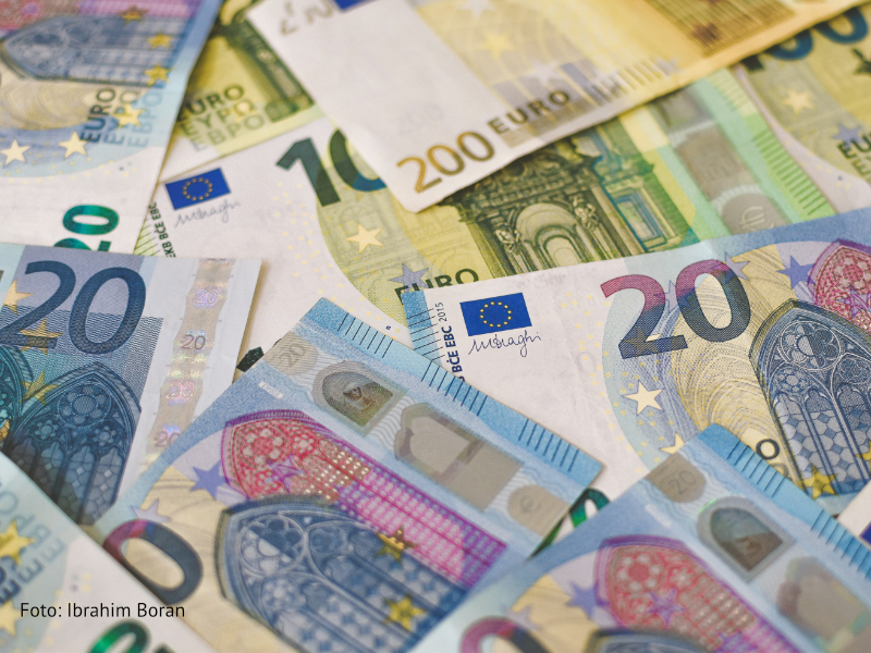 Geld auf einem Haufen, Euro Scheine