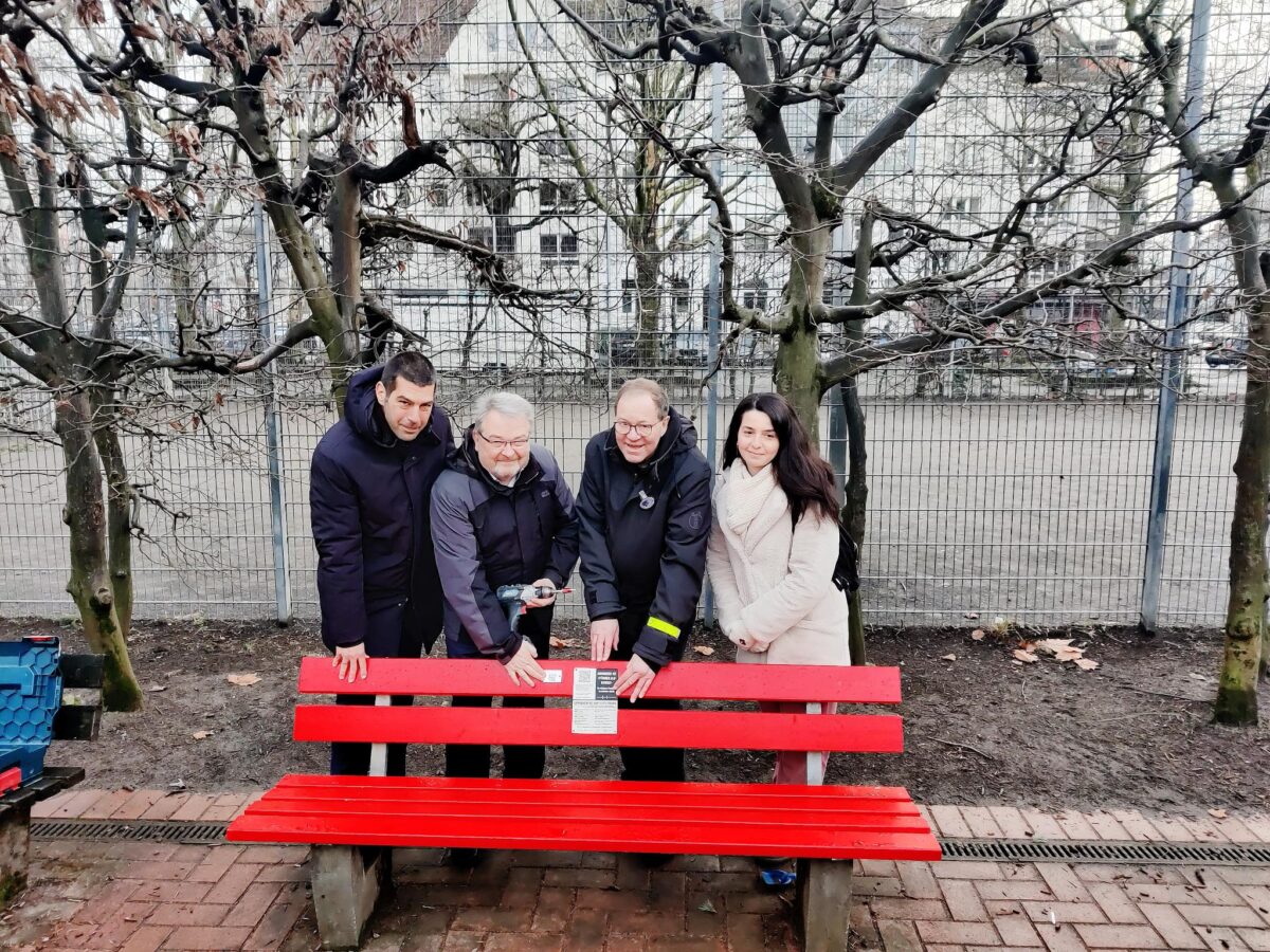 Einweihung rote Bänke in der Südstadt