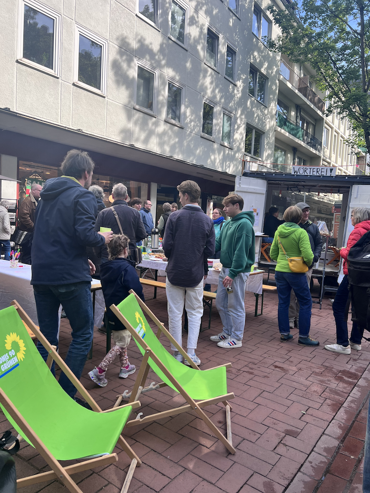 Kaffee-Kuchen-Kunst Aktion auf der Lister Meile