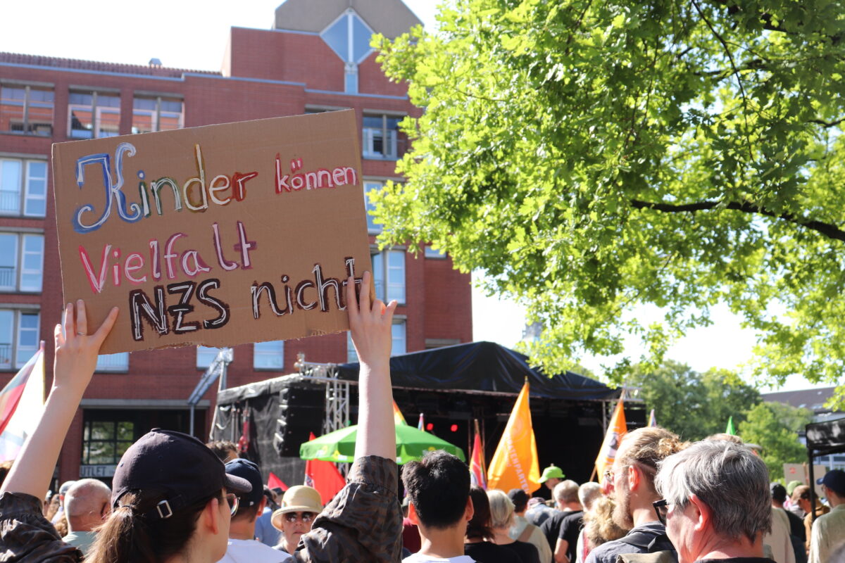 Demo Schild Kinder können Vielfalt