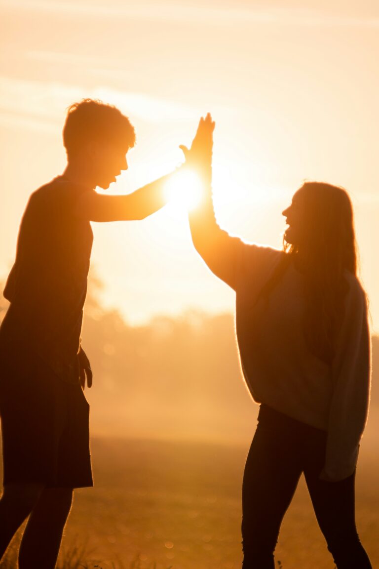 Erfolg, 2 Menschen machen Highfive