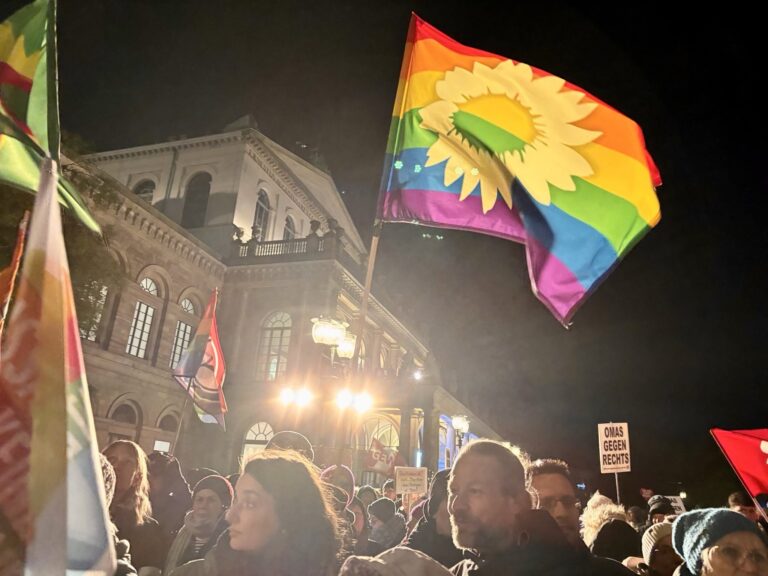 Stadtbild Demo auf dem Opernplatz